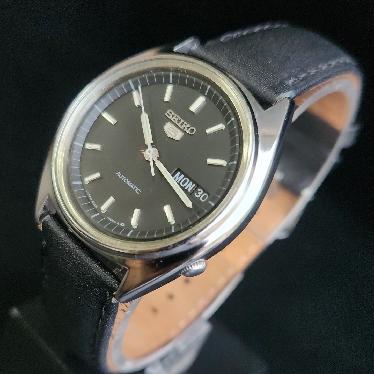Vintage 1976 Original Seiko 5 Automatic 6309-8840 Black Face Black band 17 Jewels Day-Date Japanese Men's Wrist Watch S166