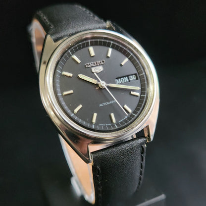 Vintage 1976 Original Seiko 5 Automatic 6309-8840 Black Face Black band 17 Jewels Day-Date Japanese Men's Wrist Watch S166