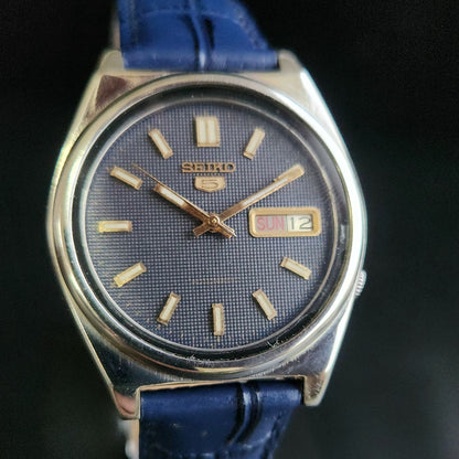 Vintage 1985 Original Seiko 5 Automatic 7009-3070 Blue Face Blue Band 17 Jewels Day-Date Japanese Men's Wrist Watch S157