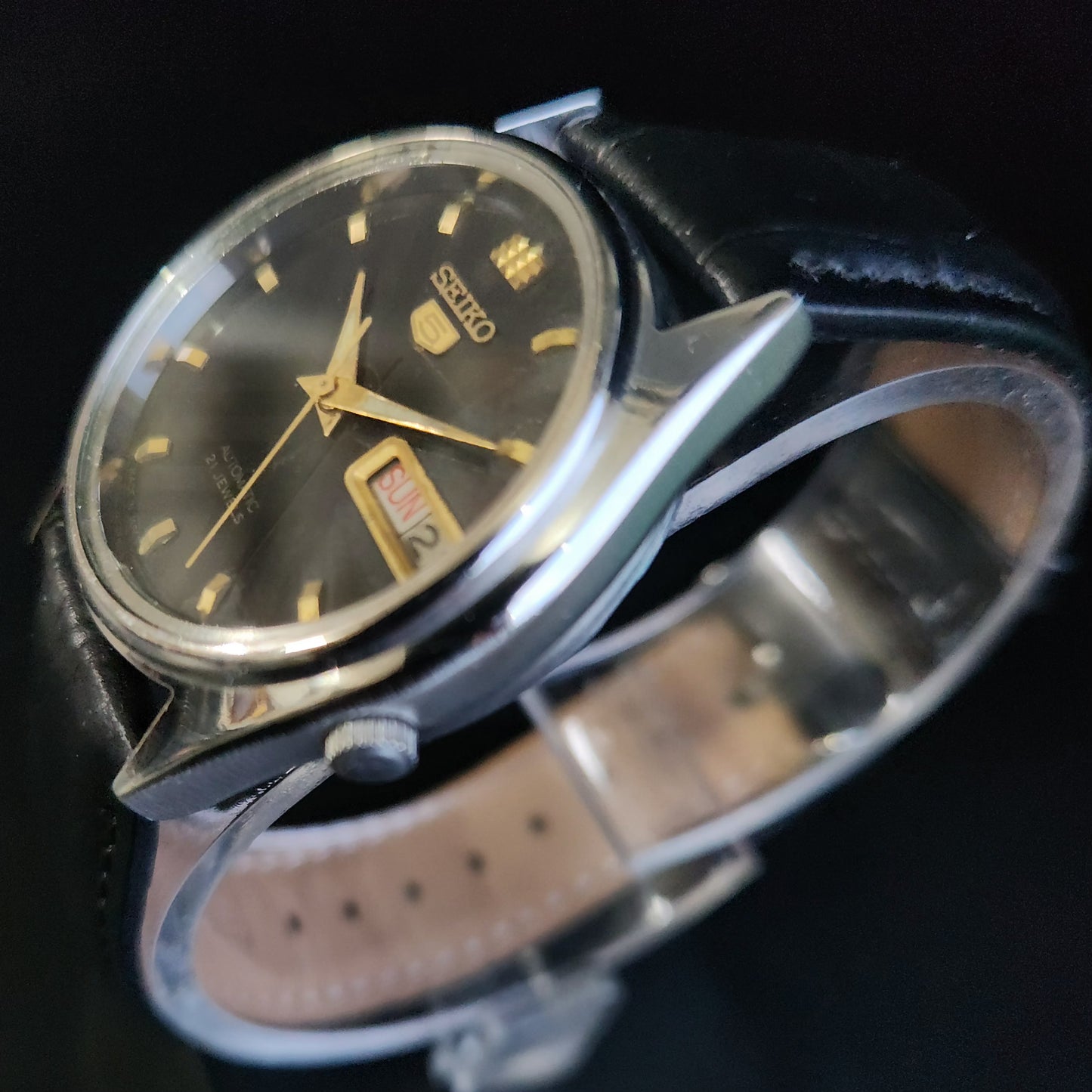 Vintage 1984 Original Seiko 5 Automatic 7009-6001 Black Face Black Band 21 Jewels Day-Date Japanese Men's Wrist Watch S158
