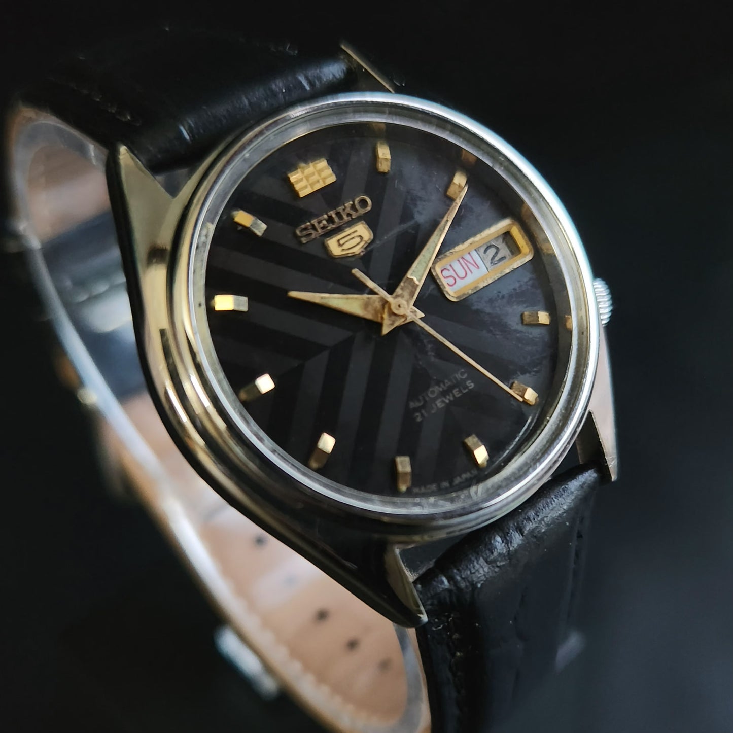 Vintage 1984 Original Seiko 5 Automatic 7009-6001 Black Face Black Band 21 Jewels Day-Date Japanese Men's Wrist Watch S158