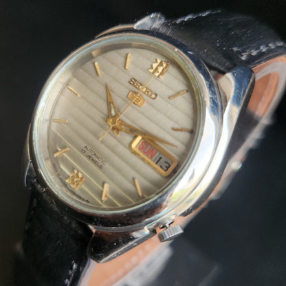 Vintage 1980 Original Seiko 5 Automatic 7009-3160 Silver Face Black Band 17 Jewels Day-Date Japanese Men's Wrist Watch S160