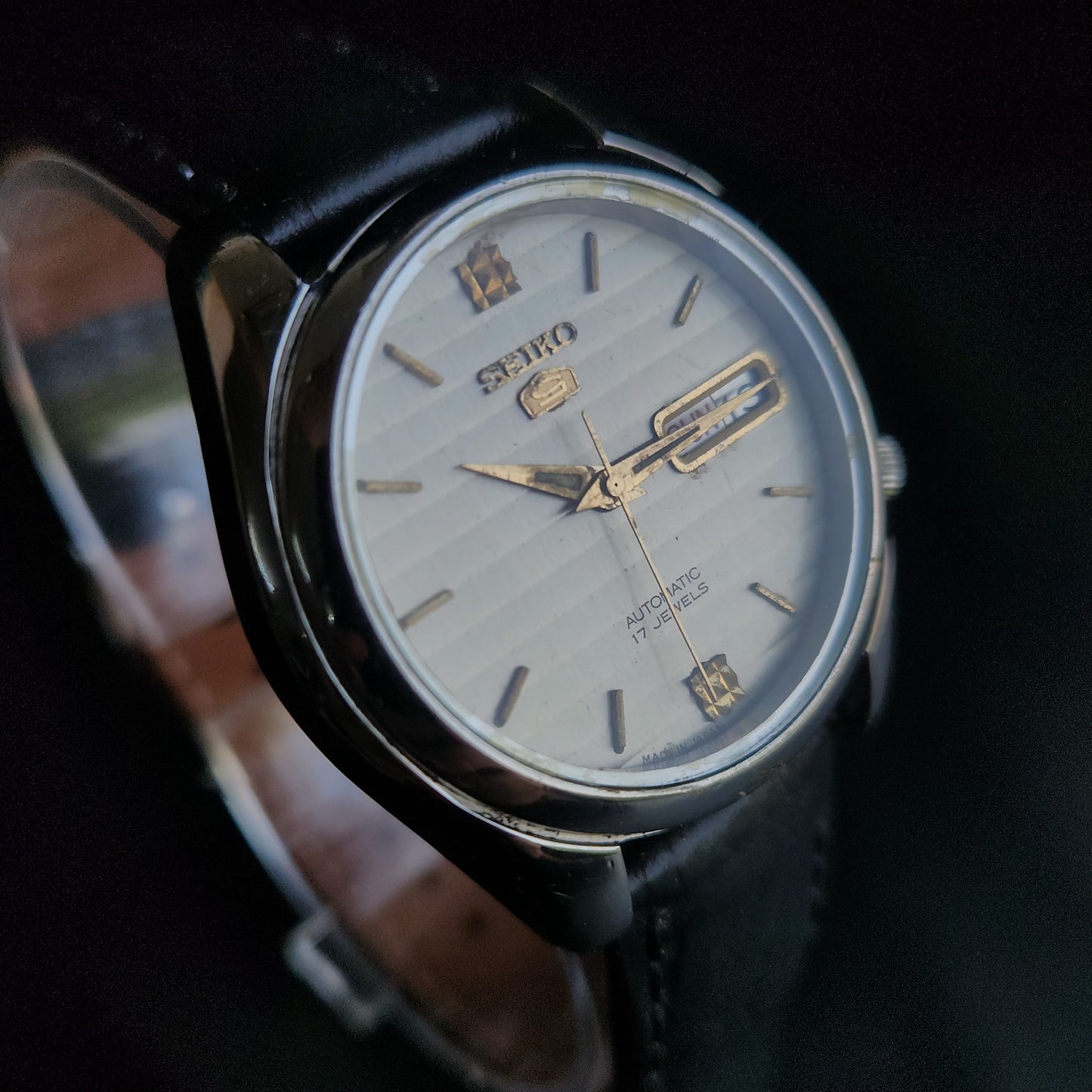 Vintage 1980 Original Seiko 5 Automatic 7009-3160 Silver Face Black Band 17 Jewels Day-Date Japanese Men's Wrist Watch S160