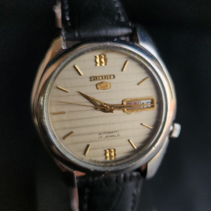 Vintage 1980 Original Seiko 5 Automatic 7009-3160 Silver Face Black Band 17 Jewels Day-Date Japanese Men's Wrist Watch S160