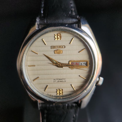 Vintage 1980 Original Seiko 5 Automatic 7009-3160 Silver Face Black Band 17 Jewels Day-Date Japanese Men's Wrist Watch S160