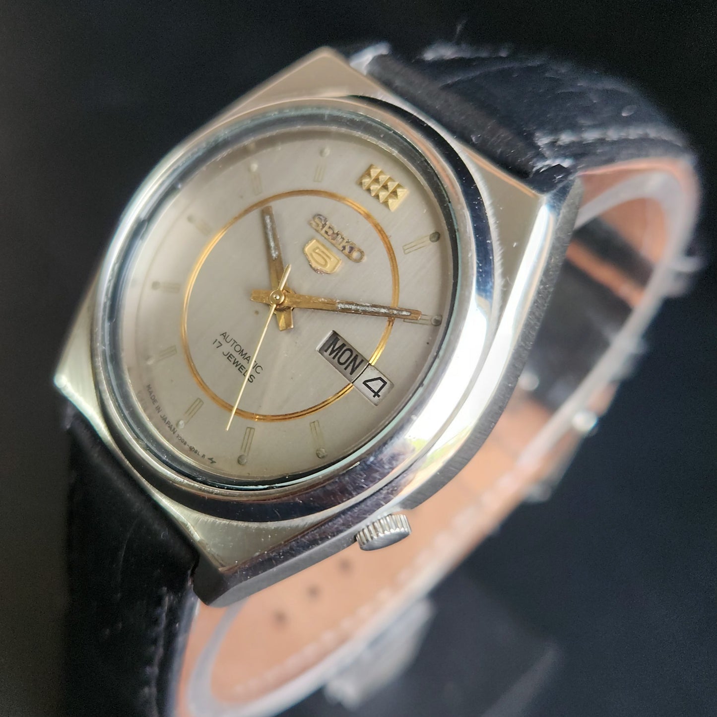 Vintage 1984 Original Seiko 5 Automatic 6309-876J Grey Face Black Band 17 Jewels Day-Date Japanese Men's Wrist Watch S165