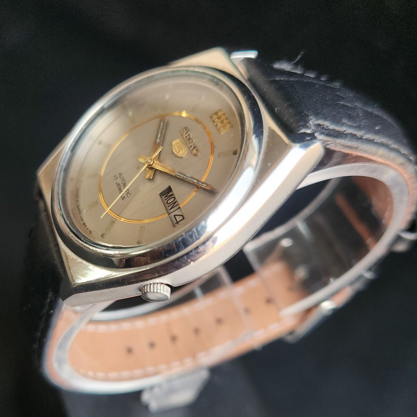 Vintage 1984 Original Seiko 5 Automatic 6309-876J Grey Face Black Band 17 Jewels Day-Date Japanese Men's Wrist Watch S165