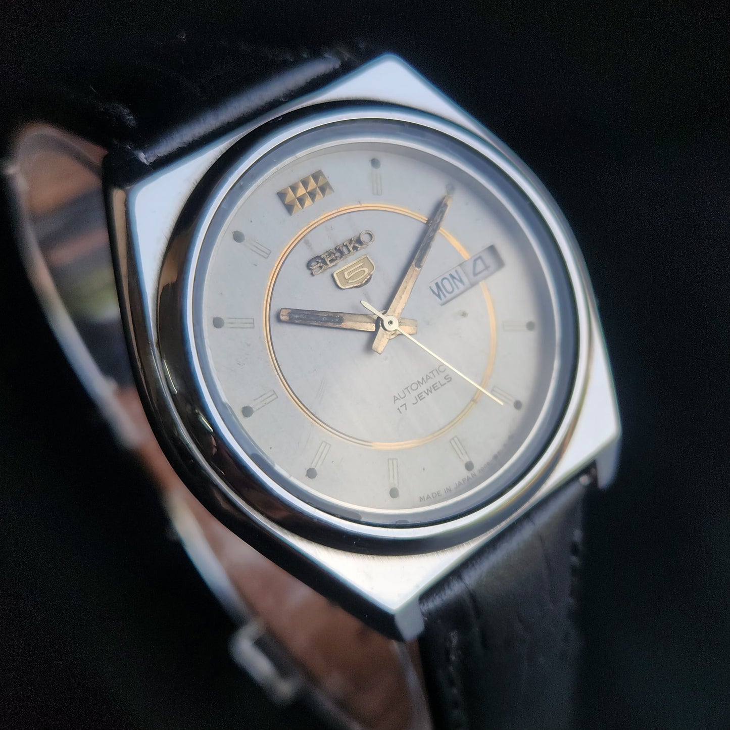 Vintage 1984 Original Seiko 5 Automatic 6309-876J Grey Face Black Band 17 Jewels Day-Date Japanese Men's Wrist Watch S165