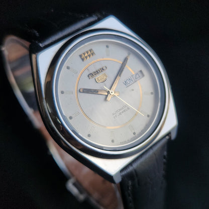 Vintage 1984 Original Seiko 5 Automatic 6309-876J Grey Face Black Band 17 Jewels Day-Date Japanese Men's Wrist Watch S165