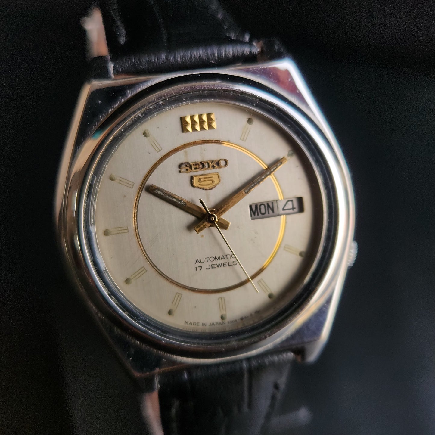 Vintage 1984 Original Seiko 5 Automatic 6309-876J Grey Face Black Band 17 Jewels Day-Date Japanese Men's Wrist Watch S165