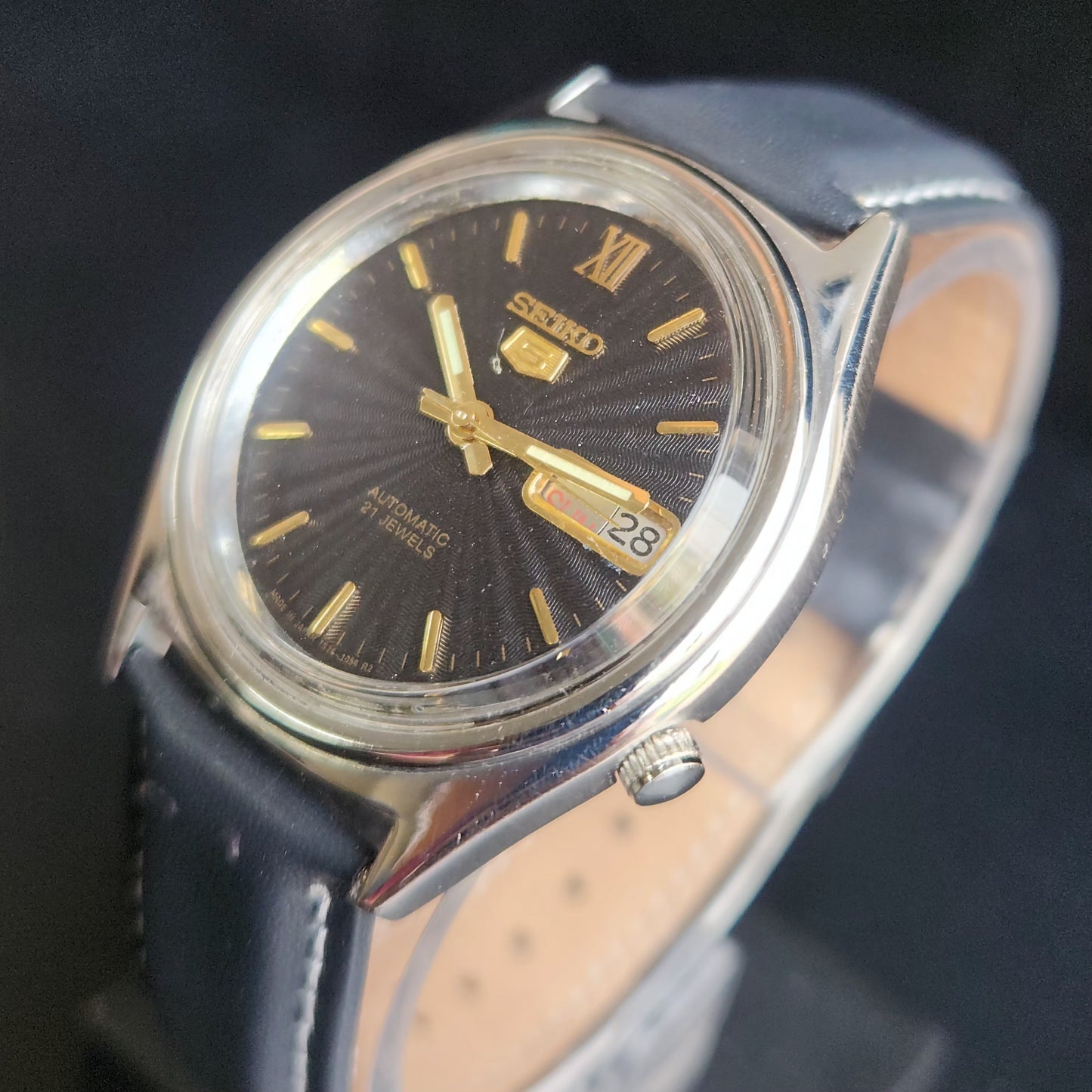 Vintage 1985 Original Seiko 5 Automatic 7009-3020 Blue Face Blue Band 21 Jewels Day-Date Japanese Men's Wrist Watch S161