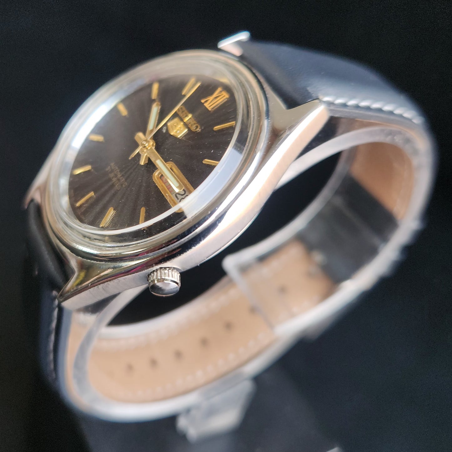 Vintage 1985 Original Seiko 5 Automatic 7009-3020 Blue Face Blue Band 21 Jewels Day-Date Japanese Men's Wrist Watch S161