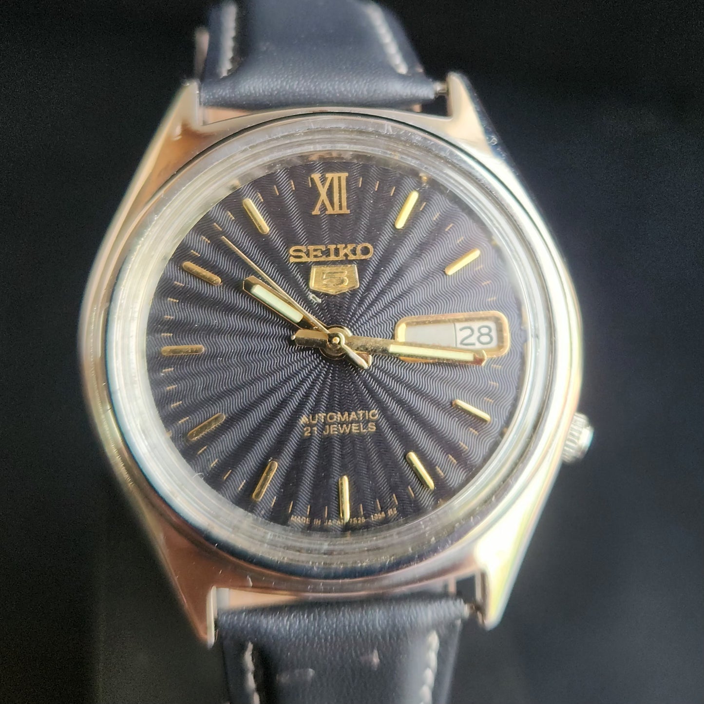 Vintage 1985 Original Seiko 5 Automatic 7009-3020 Blue Face Blue Band 21 Jewels Day-Date Japanese Men's Wrist Watch S161