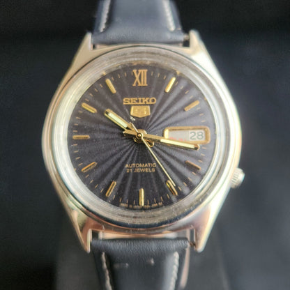Vintage 1985 Original Seiko 5 Automatic 7009-3020 Blue Face Blue Band 21 Jewels Day-Date Japanese Men's Wrist Watch S161