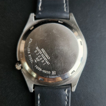 Vintage 1985 Original Seiko 5 Automatic 7009-3020 Blue Face Blue Band 21 Jewels Day-Date Japanese Men's Wrist Watch S161