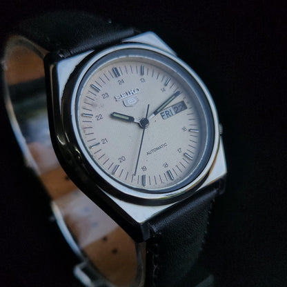 Vintage 1982 Original Seiko 5 Automatic 7009-8760 Off White Face Black Band 17 Jewels Day-Date Japanese Men's Wrist Watch S159