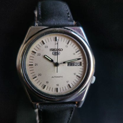 Vintage 1982 Original Seiko 5 Automatic 7009-8760 Off White Face Black Band 17 Jewels Day-Date Japanese Men's Wrist Watch S159