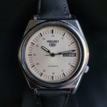 Vintage 1982 Original Seiko 5 Automatic 7009-8760 Off White Face Black Band 17 Jewels Day-Date Japanese Men's Wrist Watch S159