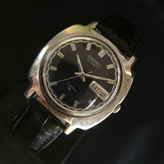 Vintage 1973 Original Seiko 5 Automatic 7005-7130 black Face 19 Jewels Day-Date Japanese Men's Wrist Watch OG9