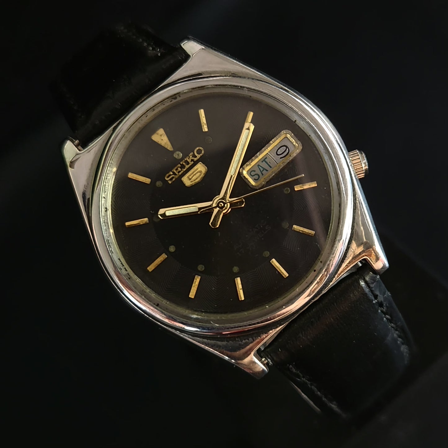 Vintage 1980 Original Seiko 5 Automatic 7009-550A GOLD black 17 Jewels Day-Date Japanese Men's Wrist Watch OG10