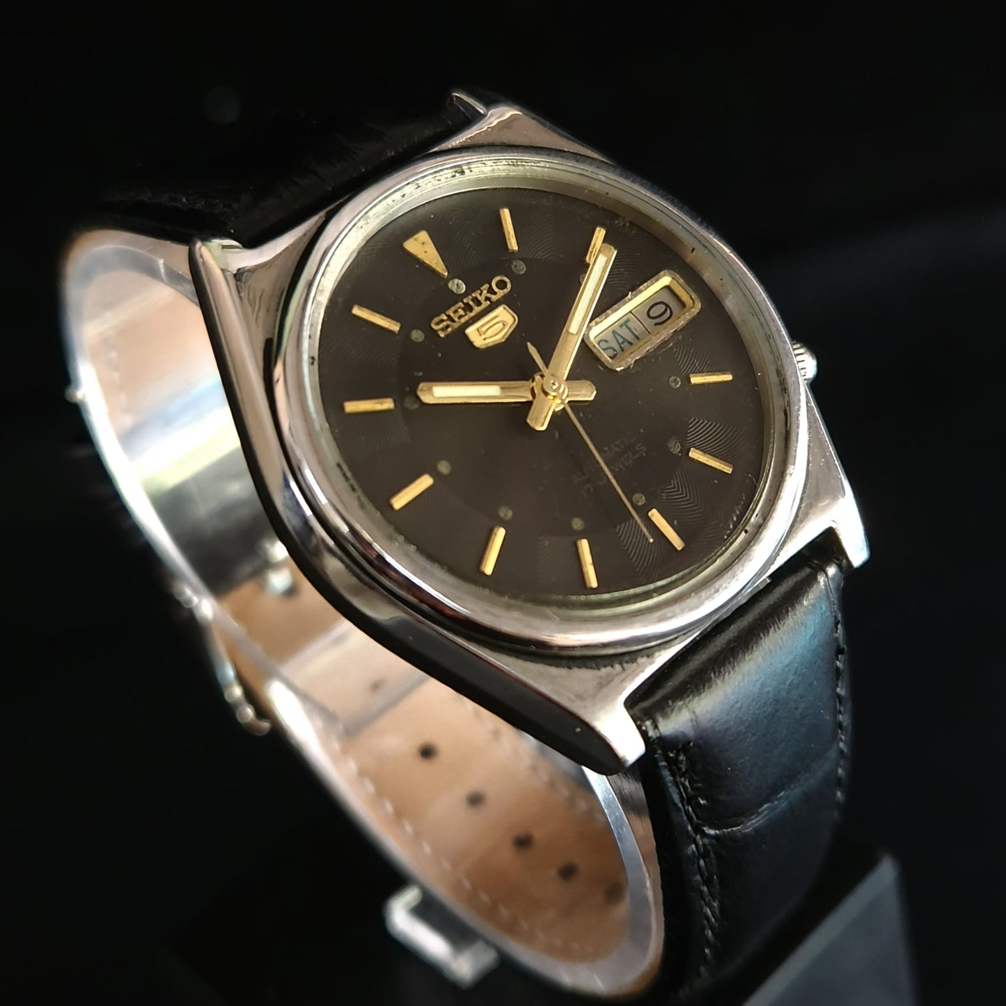 Vintage 1980 Original Seiko 5 Automatic 7009-550A GOLD black 17 Jewels Day-Date Japanese Men's Wrist Watch OG10