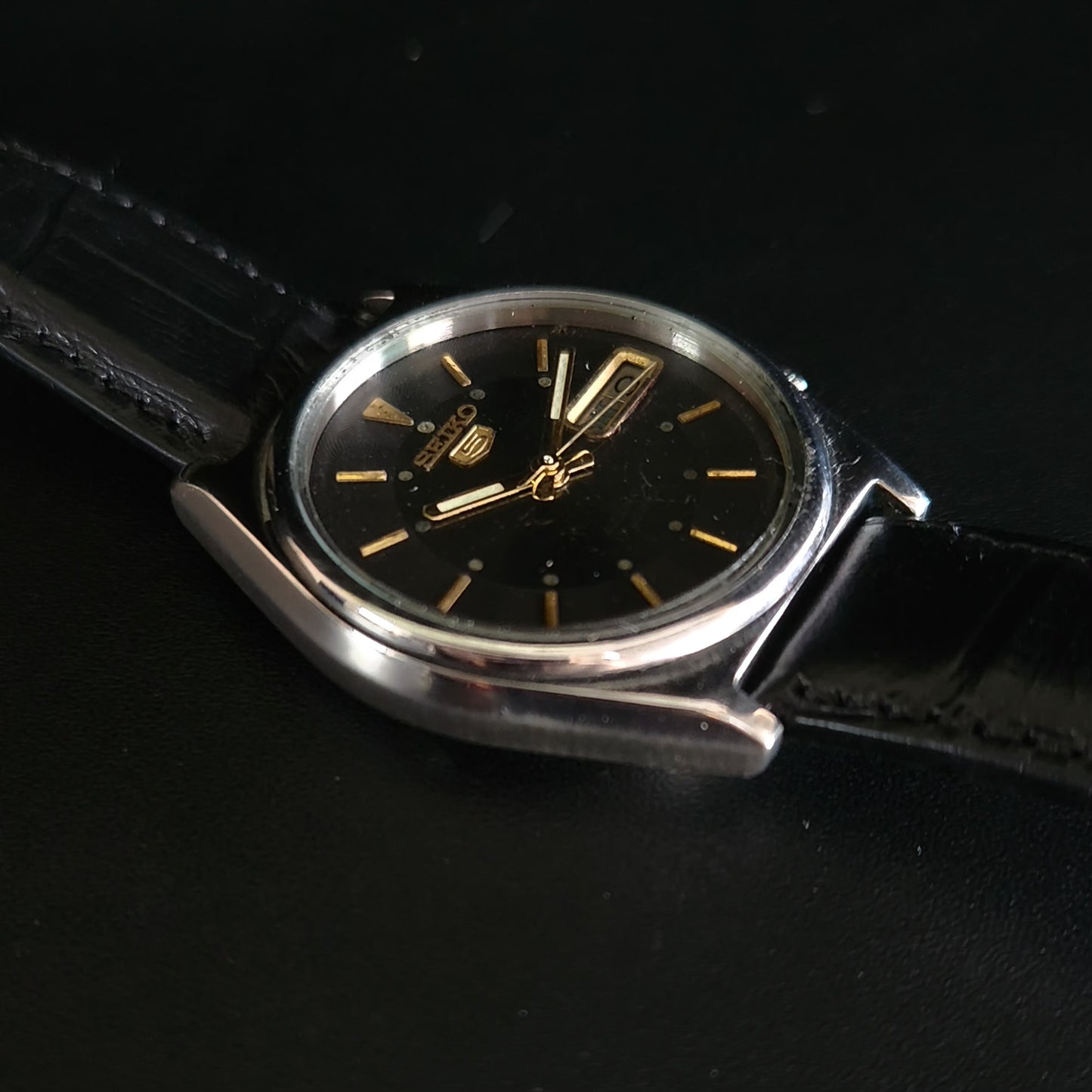 Vintage 1980 Original Seiko 5 Automatic 7009-550A GOLD black 17 Jewels Day-Date Japanese Men's Wrist Watch OG10