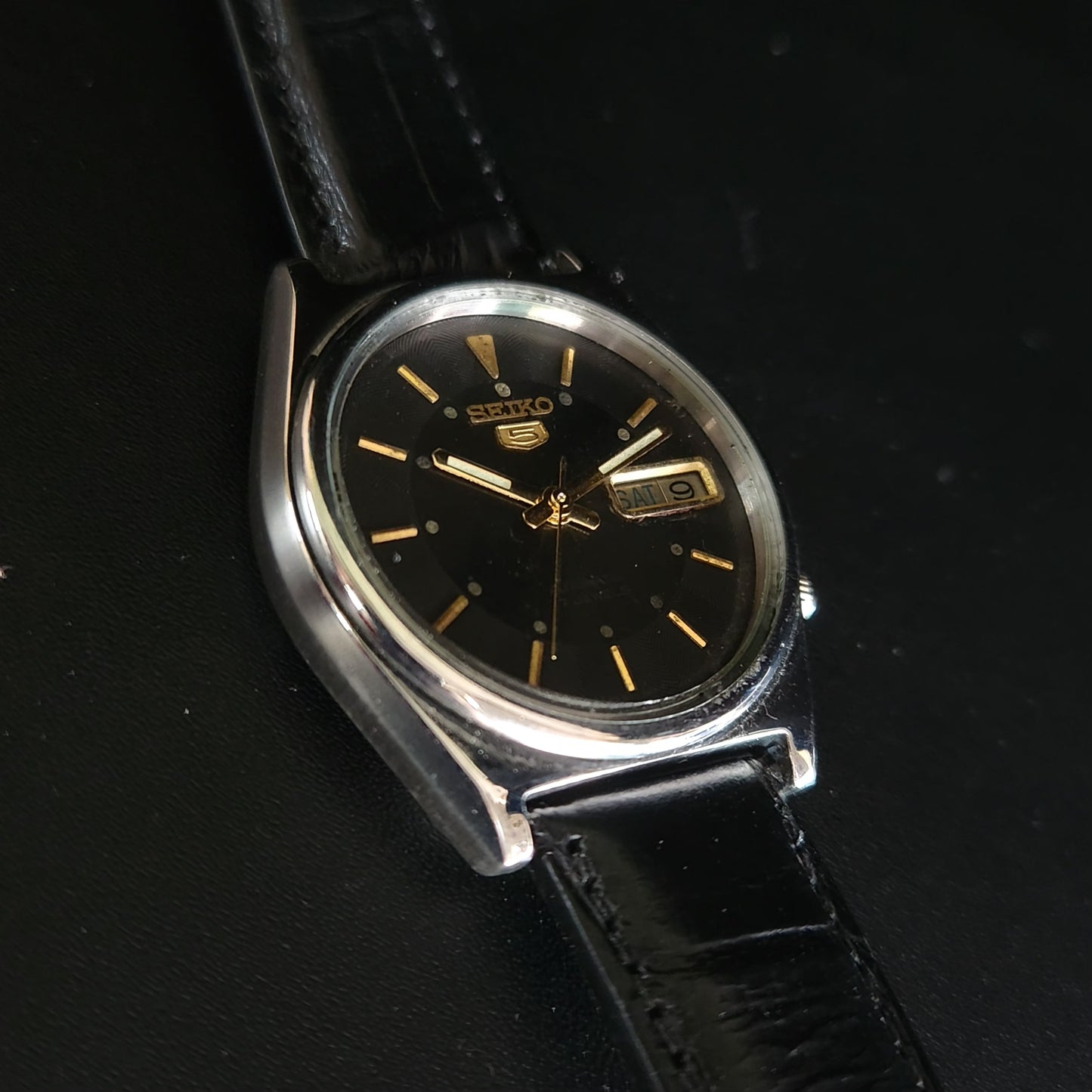 Vintage 1980 Original Seiko 5 Automatic 7009-550A GOLD black 17 Jewels Day-Date Japanese Men's Wrist Watch OG10