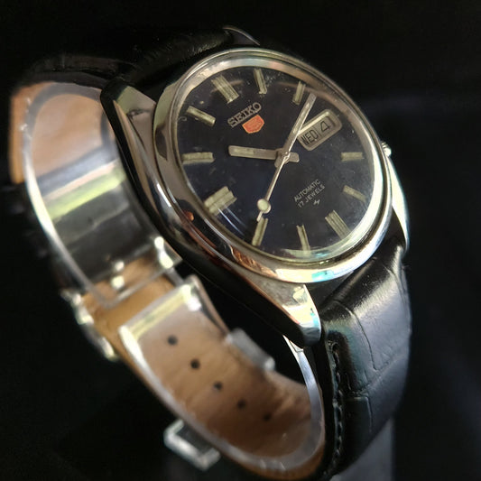Vintage 1975 Original Seiko 5 Automatic 7019-5330 black face 21 Jewels Day-Date Japanese Men's Wrist Watch OG11