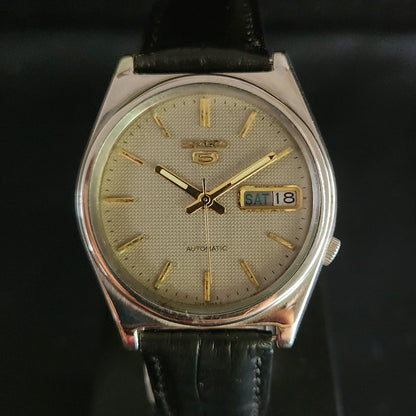 Vintage 1980 Original Seiko 5 Automatic 7009-6001 Grey face 17 Jewels Day-Date Japanese Men's Wrist Watch OG13