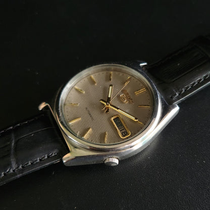 Vintage 1980 Original Seiko 5 Automatic 7009-6001 Grey face 17 Jewels Day-Date Japanese Men's Wrist Watch OG13
