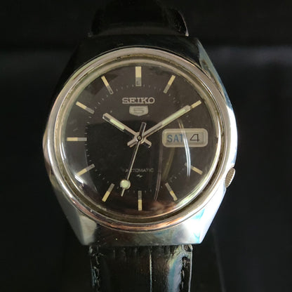 Vintage 1980 Original Seiko 5 Automatic 7009-8310 black face 17 Jewels Day-Date Japanese Men's Wrist Watch OG14