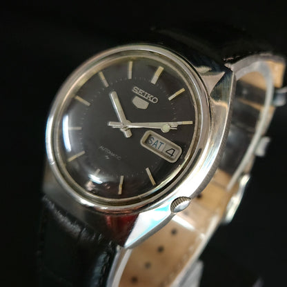 Vintage 1980 Original Seiko 5 Automatic 7009-8310 black face 17 Jewels Day-Date Japanese Men's Wrist Watch OG14