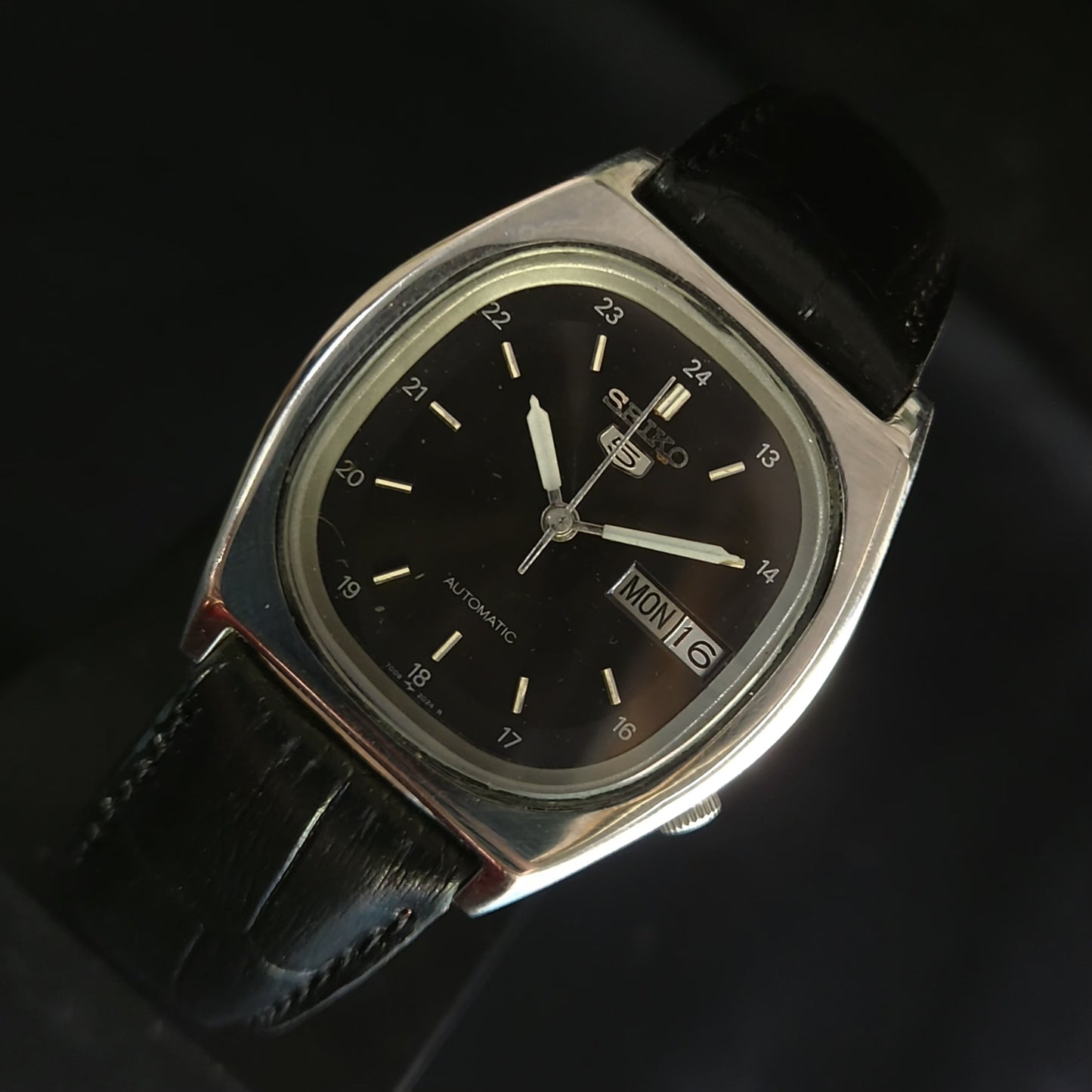Vintage 1980 Original Seiko 5 Automatic 7009-5840 black face 17 Jewels Day-Date Japanese Men's Wrist Watch OG17