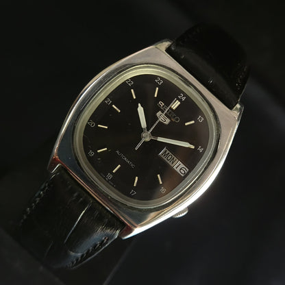 Vintage 1980 Original Seiko 5 Automatic 7009-5840 black face 17 Jewels Day-Date Japanese Men's Wrist Watch OG17