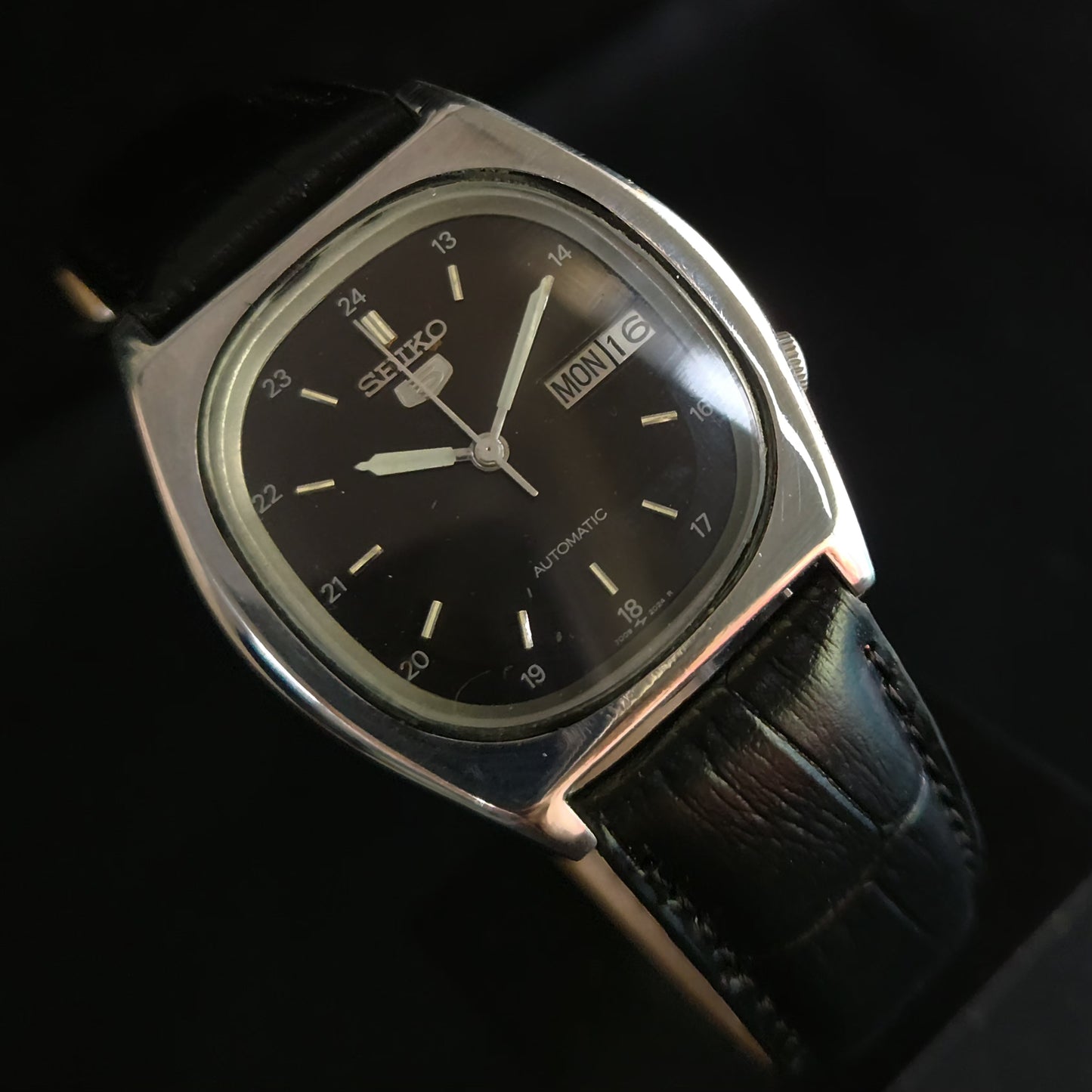 Vintage 1980 Original Seiko 5 Automatic 7009-5840 black face 17 Jewels Day-Date Japanese Men's Wrist Watch OG17