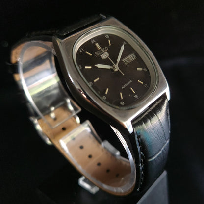 Vintage 1980 Original Seiko 5 Automatic 7009-5840 black face 17 Jewels Day-Date Japanese Men's Wrist Watch OG17