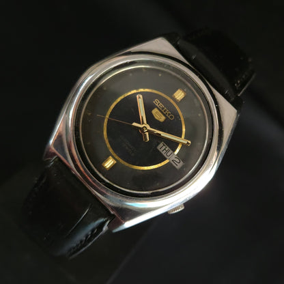 Vintage 1980 Original Seiko 5 Automatic 7009-8761 black face 17 Jewels Day-Date Japanese Men's Wrist Watch OG20