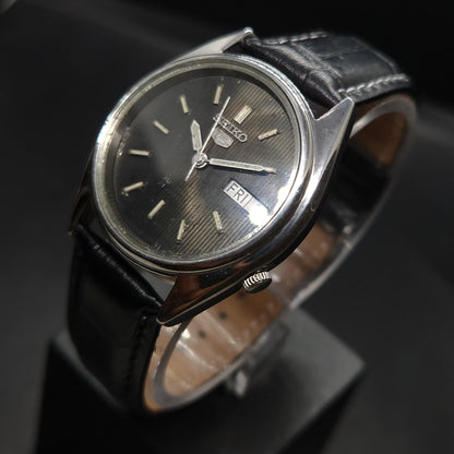Vintage 1980 Original Seiko 5 Automatic 7019-5310 black face 21 Jewels Day-Date Japanese Men's Wrist Watch OG22