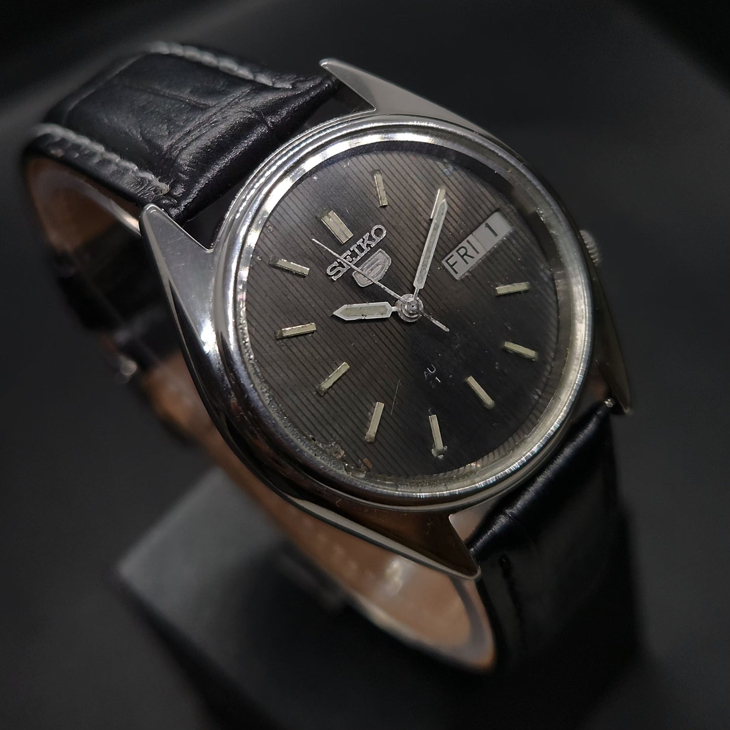Vintage 1980 Original Seiko 5 Automatic 7019-5310 black face 21 Jewels Day-Date Japanese Men's Wrist Watch OG22