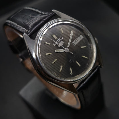 Vintage 1980 Original Seiko 5 Automatic 7019-5310 black face 21 Jewels Day-Date Japanese Men's Wrist Watch OG22