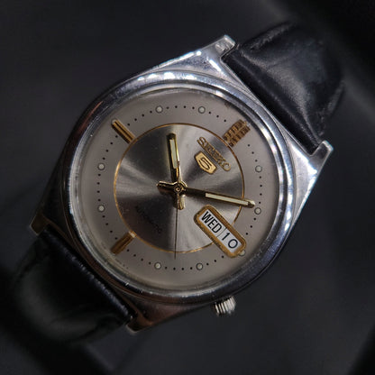 Vintage 1980 Original Seiko 5 Automatic 7s26-8210 silver face 21 Jewels Day-Date Japanese Men's Wrist Watch OG23
