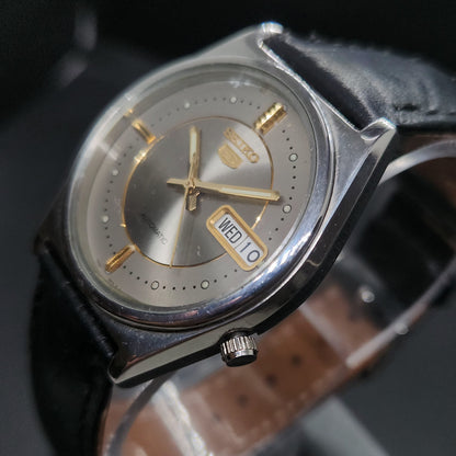Vintage 1980 Original Seiko 5 Automatic 7s26-8210 silver face 21 Jewels Day-Date Japanese Men's Wrist Watch OG23
