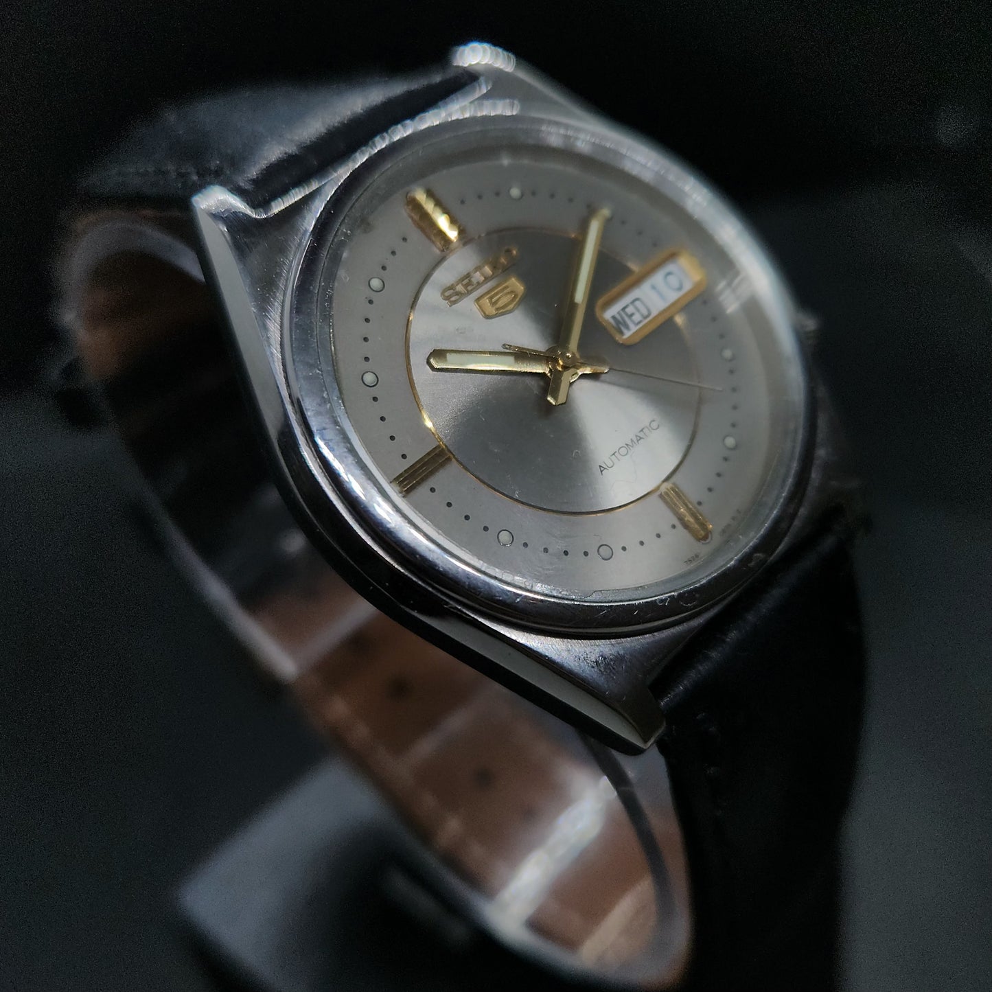 Vintage 1980 Original Seiko 5 Automatic 7s26-8210 silver face 21 Jewels Day-Date Japanese Men's Wrist Watch OG23