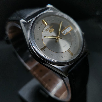 Vintage 1980 Original Seiko 5 Automatic 7s26-8210 silver face 21 Jewels Day-Date Japanese Men's Wrist Watch OG23
