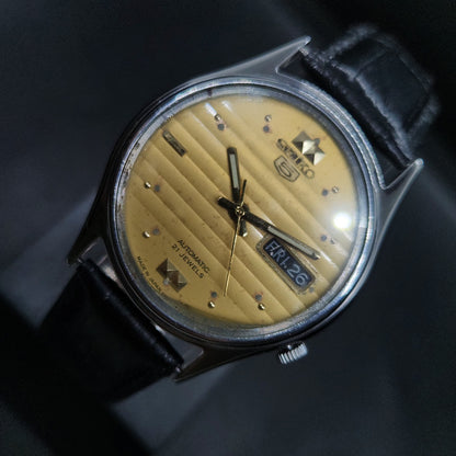 Vintage 1980 Original Seiko 5 Automatic 7009-3100 gold face 17 Jewels Day-Date Japanese Men's Wrist Watch OG24