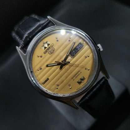 Vintage 1980 Original Seiko 5 Automatic 7009-3100 gold face 17 Jewels Day-Date Japanese Men's Wrist Watch OG24