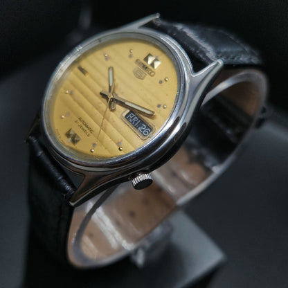 Vintage 1980 Original Seiko 5 Automatic 7009-3100 gold face 17 Jewels Day-Date Japanese Men's Wrist Watch OG24