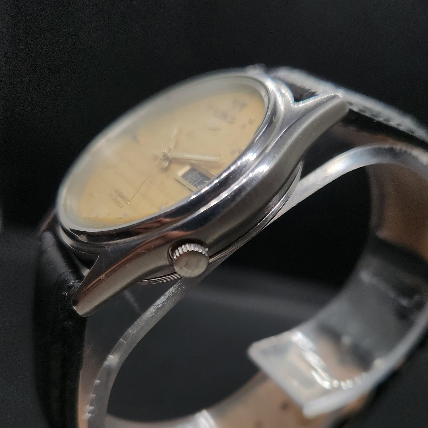 Vintage 1980 Original Seiko 5 Automatic 7009-3100 gold face 17 Jewels Day-Date Japanese Men's Wrist Watch OG24