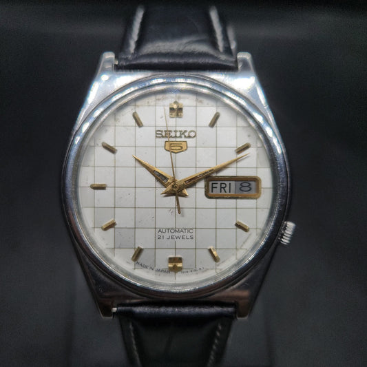 Vintage 1974 Original Seiko 5 Automatic 7019-8180 Silver face 21 Jewels Day-Date Japanese Men's Wrist Watch OG25