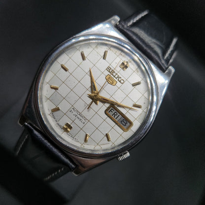 Vintage 1980 Original Seiko 5 Automatic 7019-8180 Silver face 21 Jewels Day-Date Japanese Men's Wrist Watch OG25